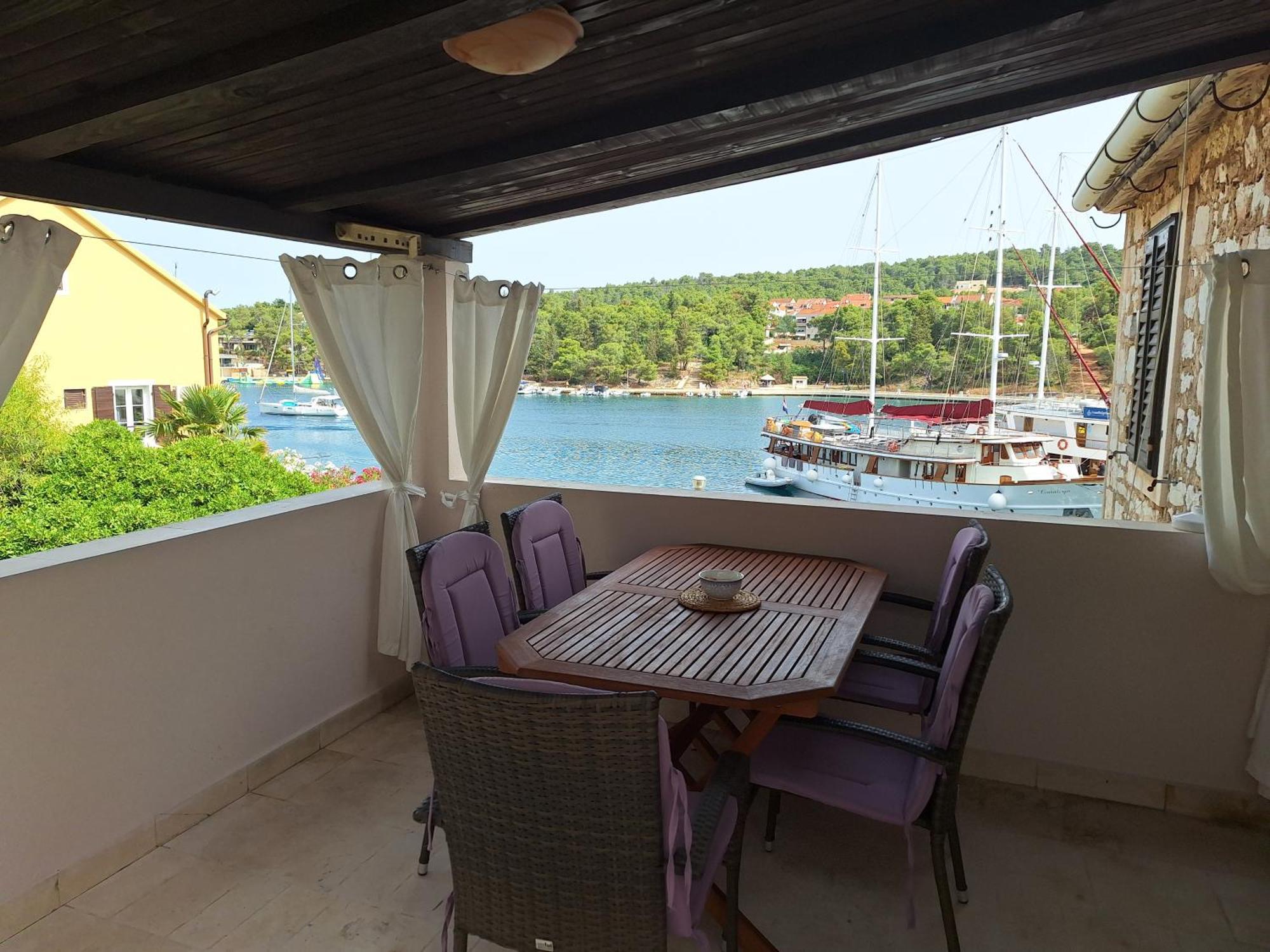 Two-Bedroom Apartment With Sea View,Big Terrase And Garden Stari Grad  Exterior photo