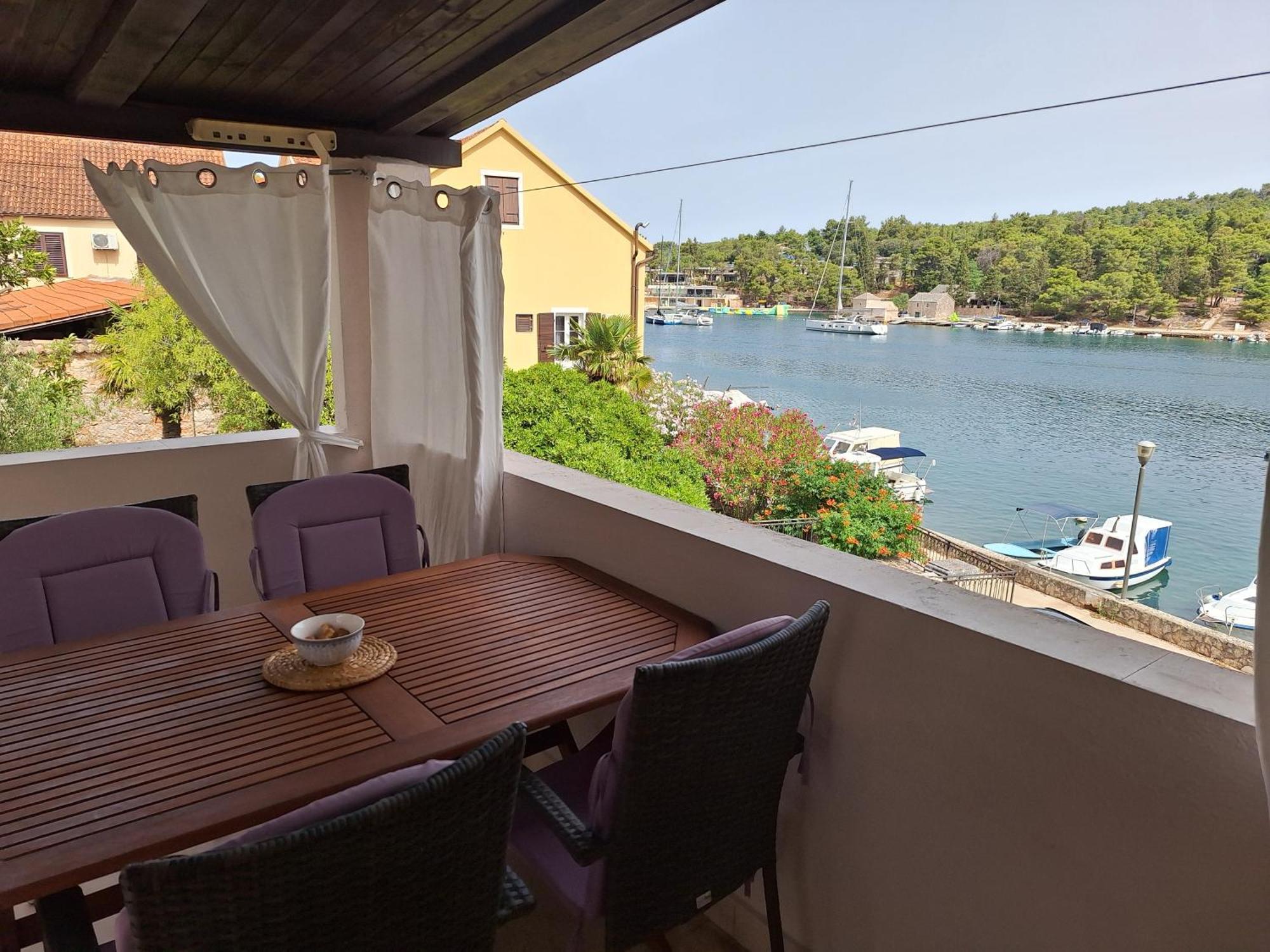 Two-Bedroom Apartment With Sea View,Big Terrase And Garden Stari Grad  Exterior photo